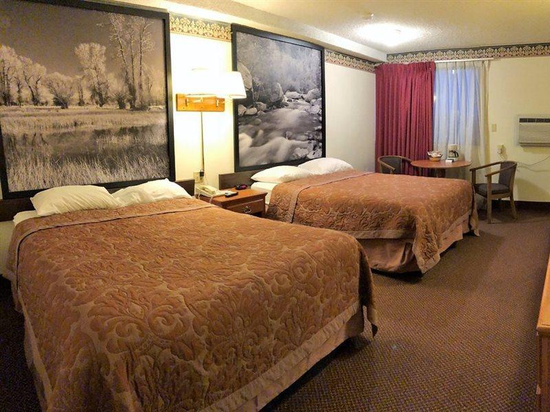 Super 8 by Wyndham Laramie Hotel Bagian luar foto