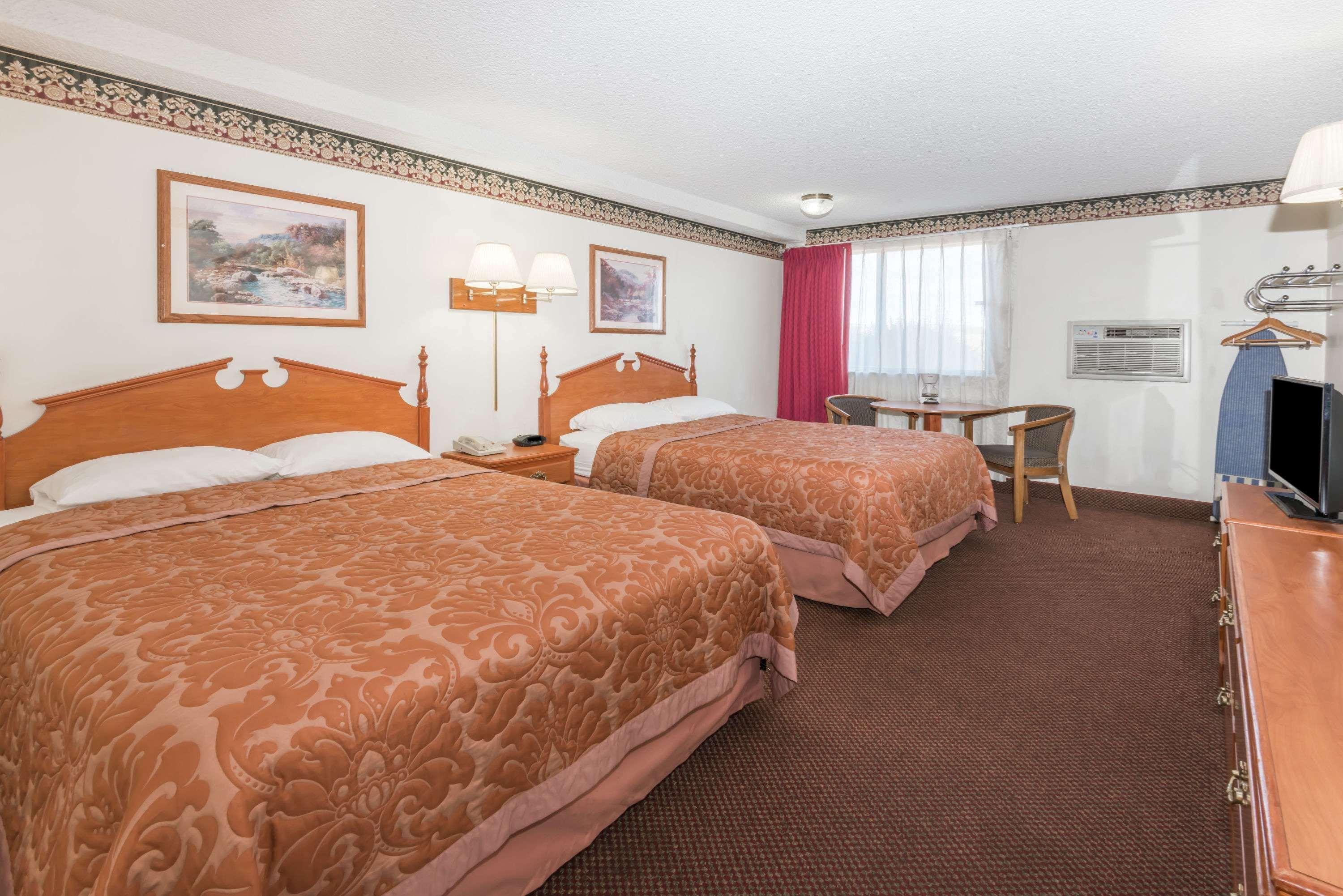 Super 8 by Wyndham Laramie Hotel Bagian luar foto