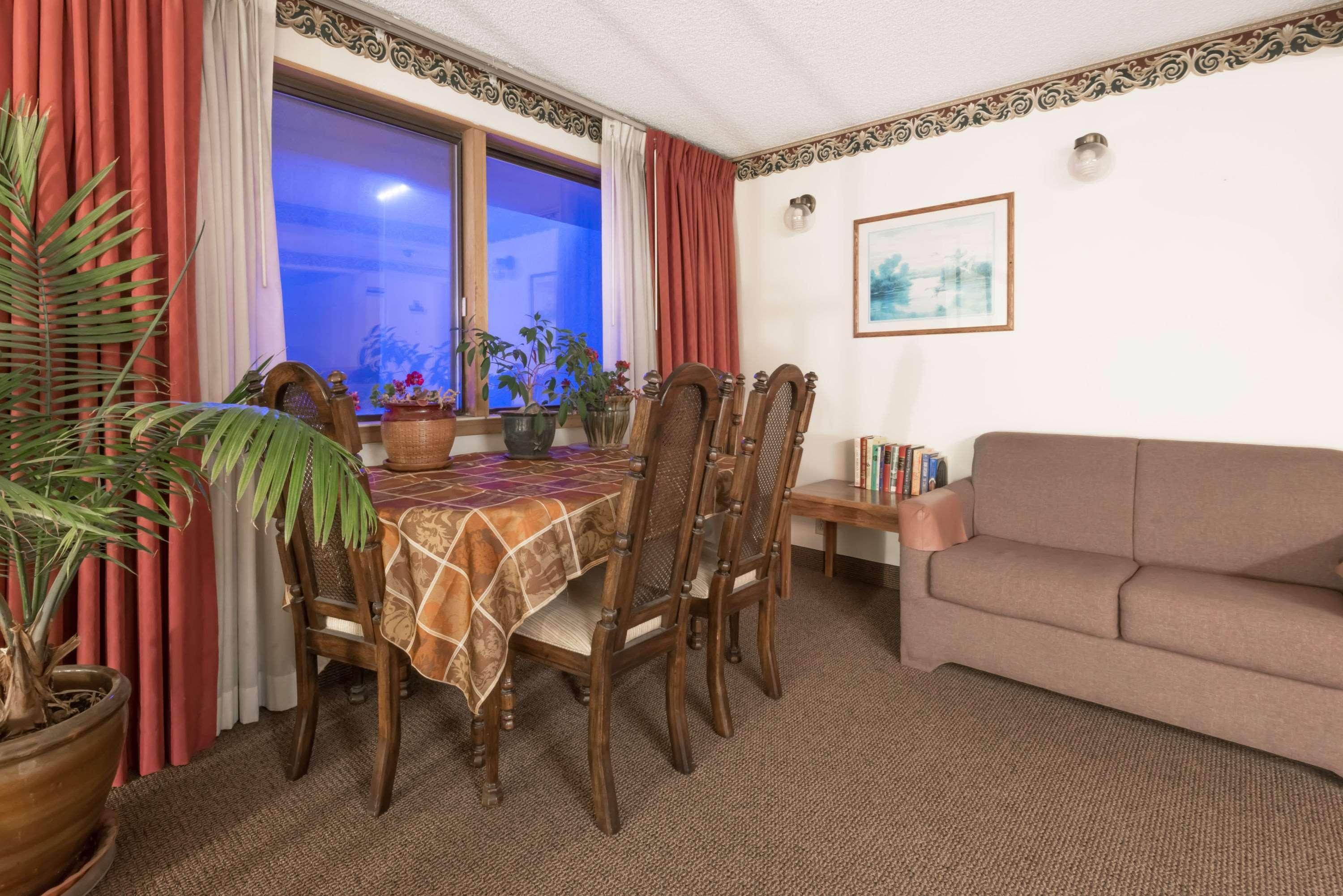 Super 8 by Wyndham Laramie Hotel Bagian luar foto